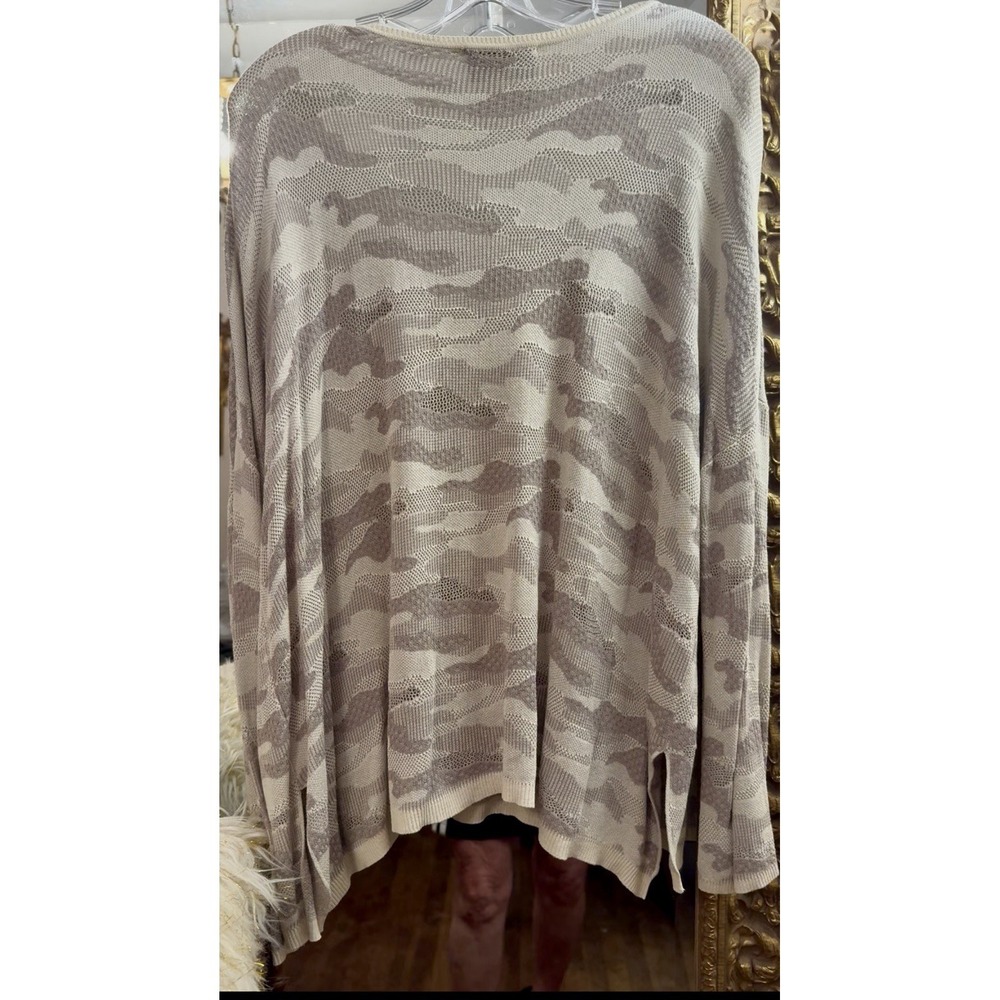 Kerisma Camo Print Vneck Lightweight Dolman Sleeve Sweater Womens Size M/L - Picture 5 of 16